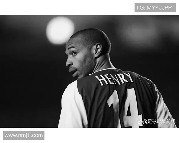 足球球星穿着风格解析：从场上装备到场外时尚展现个性